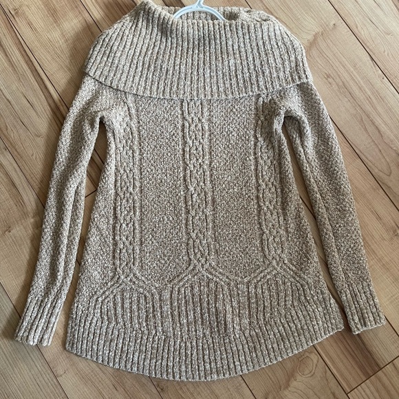 Ricki’s cable-nit sweater - Picture 2 of 2